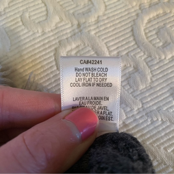 SOLD. Cute Sweater - Picture 3 of 4